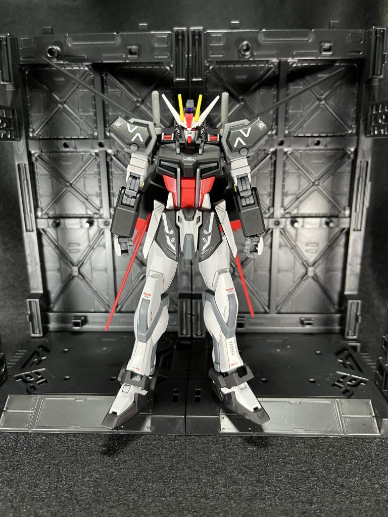 塗装は、黒とグレーのサーフェイサーを吹いただけです。後は、成形色のままです。