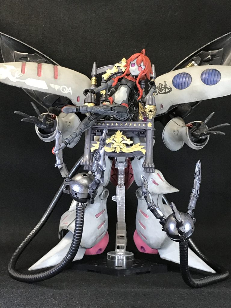 サイコシャードなし状態当家の奥様、イラストレーターの仕事がないときは同人サークルの活動やドールを作製して販売してる、いわゆる美術関係のプロなのですが…とくにドールが目ん玉とびでるようなお値段で売買されてます😵関節球体カスタムドール?ってやつですね…ドールには興味ない私でも妻が作製したドールは人気があるのも頷ける超ハイクオリティ…ちなみに私がMHのプラモに興味を持ち始めたのは、たまに嫁が行くボークスにあるドールショップに同行してるからです🙄そのプロにこの私の自信作の感想を聞いてみたら…なんで椅子浮いてるの?意味わかんない…5点www ですと…5点て…100点満点中?本当にありがとうございました😭