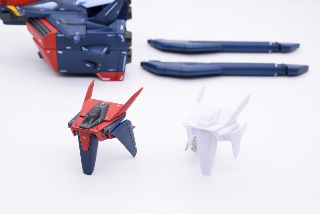 元キットのエネルギーパックは組み立て後に取り外しができないので、ポリキャップとランナー軸を使用し着脱可能に。また旧キットの1/144ガンダムダブルエックス合体用パーツが付属していますが、機首部分のAパーツを改造して差し替え変形可能に。HGAW ダブルエックスに取り付けられるように調整しています。