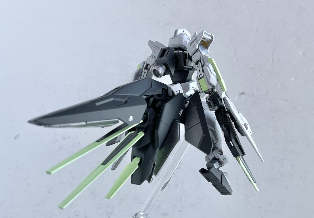 うしろからコアディフェンサーは腰に直接取り付けられるよう変更