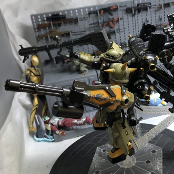 サイコ・ザク　シールドガトリング装備