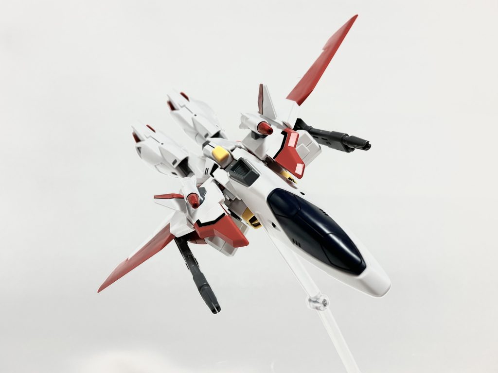 エアマスター真骨頂のファイターモード！可変内容的にはシンプル可変ですが格好良いデザインかと思います✨可変して離脱したかと思ったら戻ってきてバカスカ撃たれるとか相手にしてみたらやっかいこの上ないですね🤔でもフロスト兄弟のMSはどっちも飛べるんだよなぁ…狡いよ兄さん！