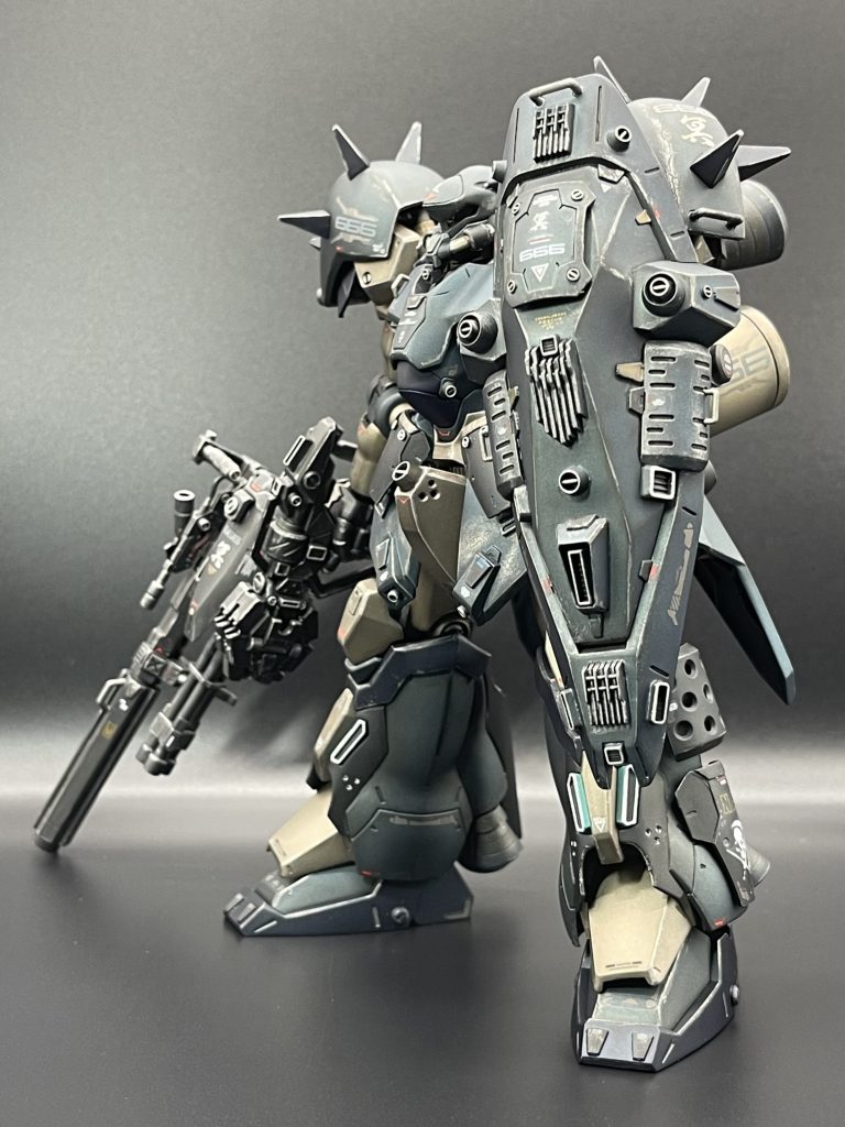 カラーはオリジナルカラーで全塗装。昨年製作の作例「クスィーガンダム・マーク2」の色味をモチーフにしました。