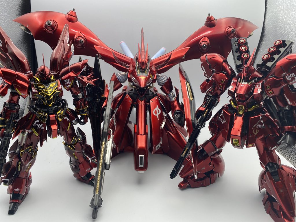 最後に作った赤いテカテカ3体一緒に1枚。