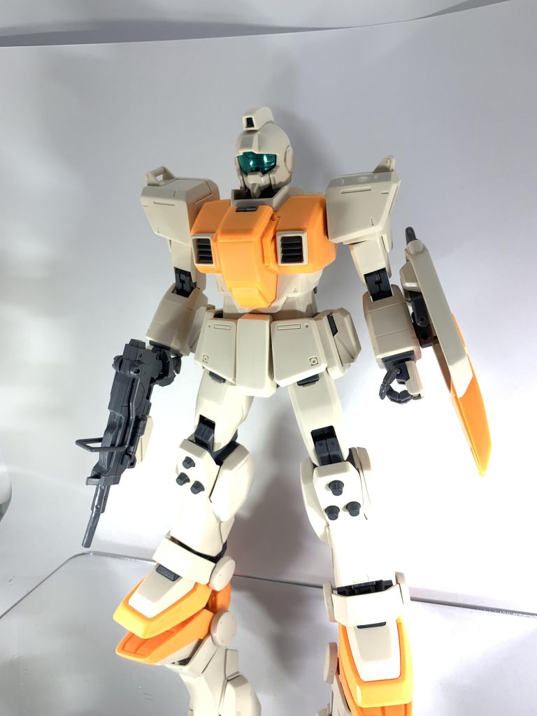 パチ組はこんな感じで蛍光色に近いオレンジが違和感バリバリ。これをなんとかしたくて黒サフ立ち上げからオレンジ使ったらいい感じになりました。