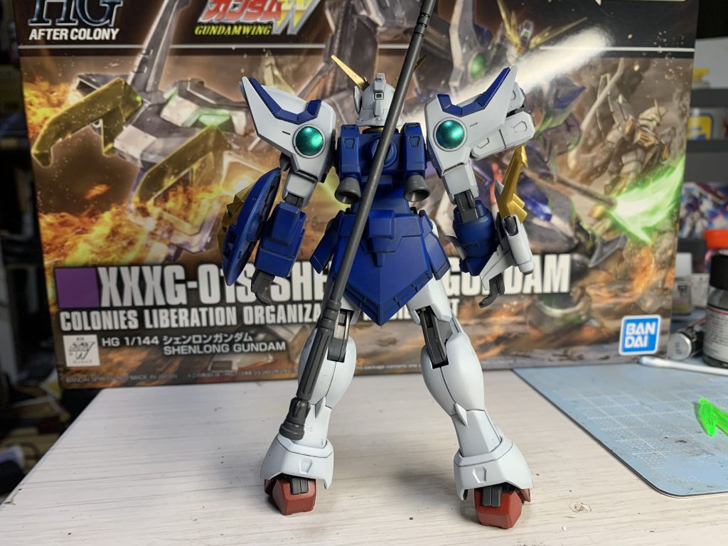 ふくらはぎ下部に合わせ目ができるので、そこだけ分割して合わせ目消しをしてあります。