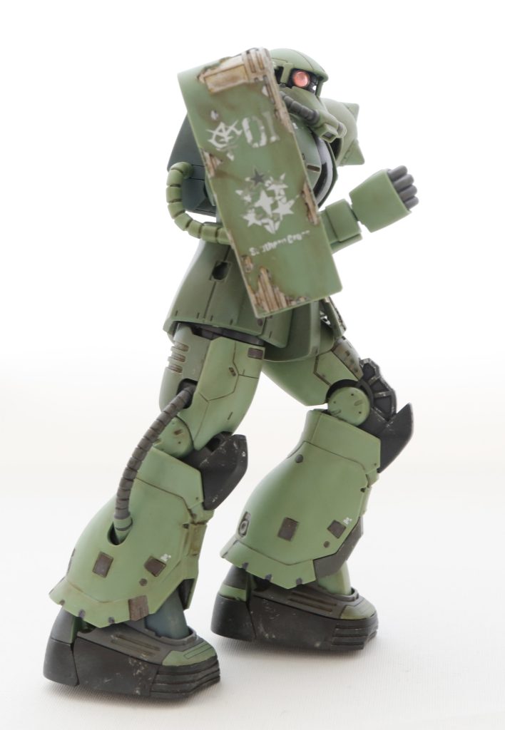 とりあえずやっときたい原作カット。シールドのダメージ部はクレオスのスーパージュラルミンで塗った後、ガンダムマーカーで錆を入れてます。