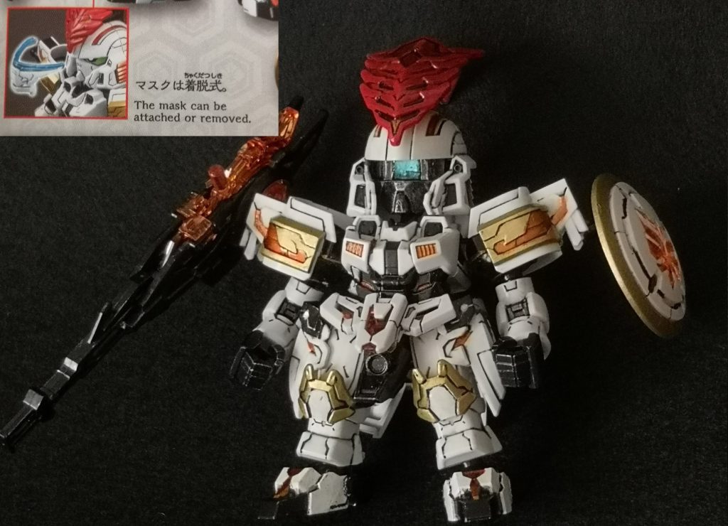 このキット、マスクパーツが取り外せるのですが中身はガンダムタイプ。いやいや、トールギスの中身はリーオータイプでしょ!と言う事で四角いカメラアイに変更見えなくなってしまうので、完全に自己満足ですね。