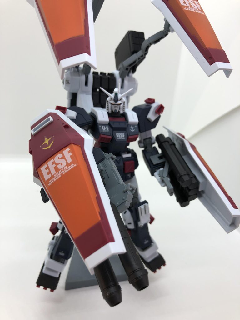 シールドの部分は部分塗装しました、 