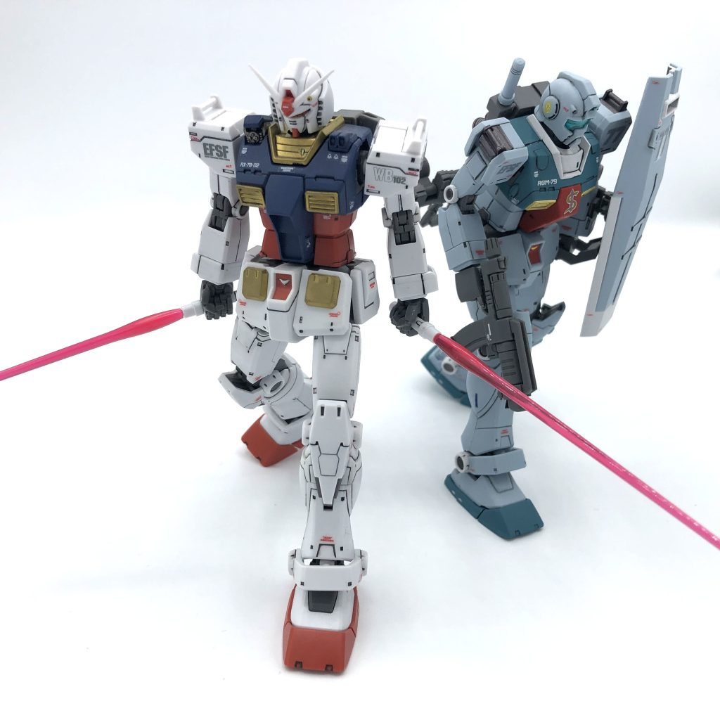 スレッガー機は成型色が綺麗だったので素材そのものを活かしました。