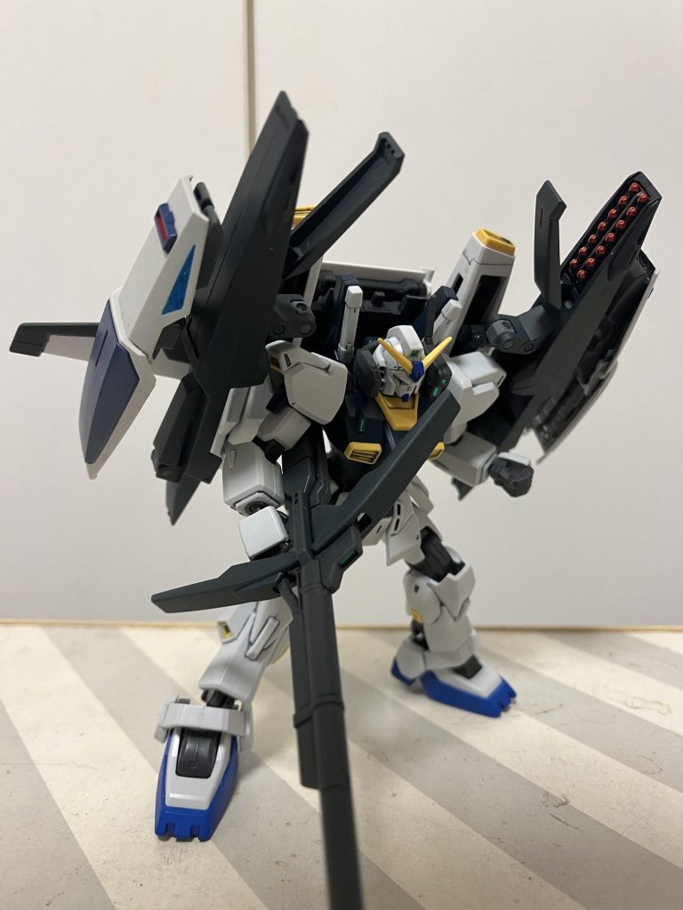 エゥティタを始めた当初。まだSEEDしか見たことない、にわかワイ君はサイコガンダムの倒し方が分からなかったのです。「Iフィールド? …アメフト関係…?」みたいなwそんな時友達に「スパガンのミサイルを使えば倒せるぞ!」と教えてもらい、試してみるとダメージが通ることに大感動しました。いまだにスパガンの1番の思い出はコレですねwまあ射角が上過ぎて当たりにくいし、格闘弱いしで、その後すぐに私のサイコガンダムキラーはメッサーラに移行するんですがwあっちの方がミサイル自体の攻撃力も高かったしね!