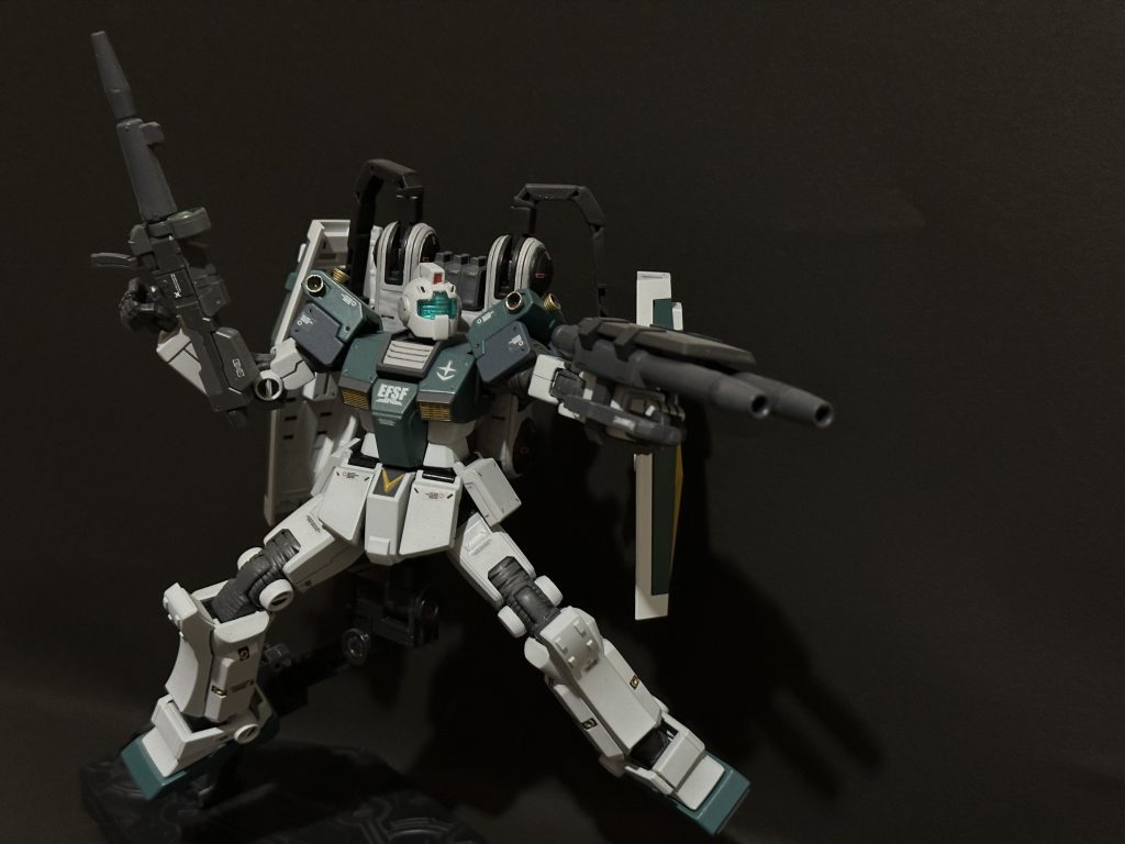 主人公のイオ・フレミングも搭乗したジムです。初っ端に一撃でやられてしまいましたが…。そのおかげでFAガンダムに。