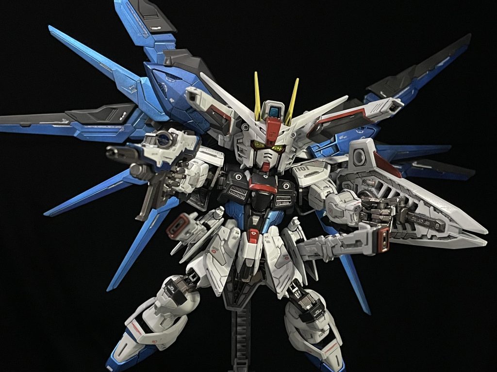 写真枠が余ったので、もっかいフルバースト。劇中の天地がひっくり返った姿勢のままフルバーストするやつが好きなんだけど、このアクションベースでは無理ですね。