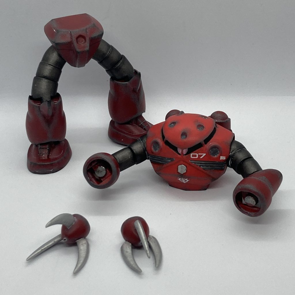 肘アーマーはパテ盛りで成形、腰と爪はネオジム磁石仕込みました。腰の接続にネオジムは弱かった…。反省。