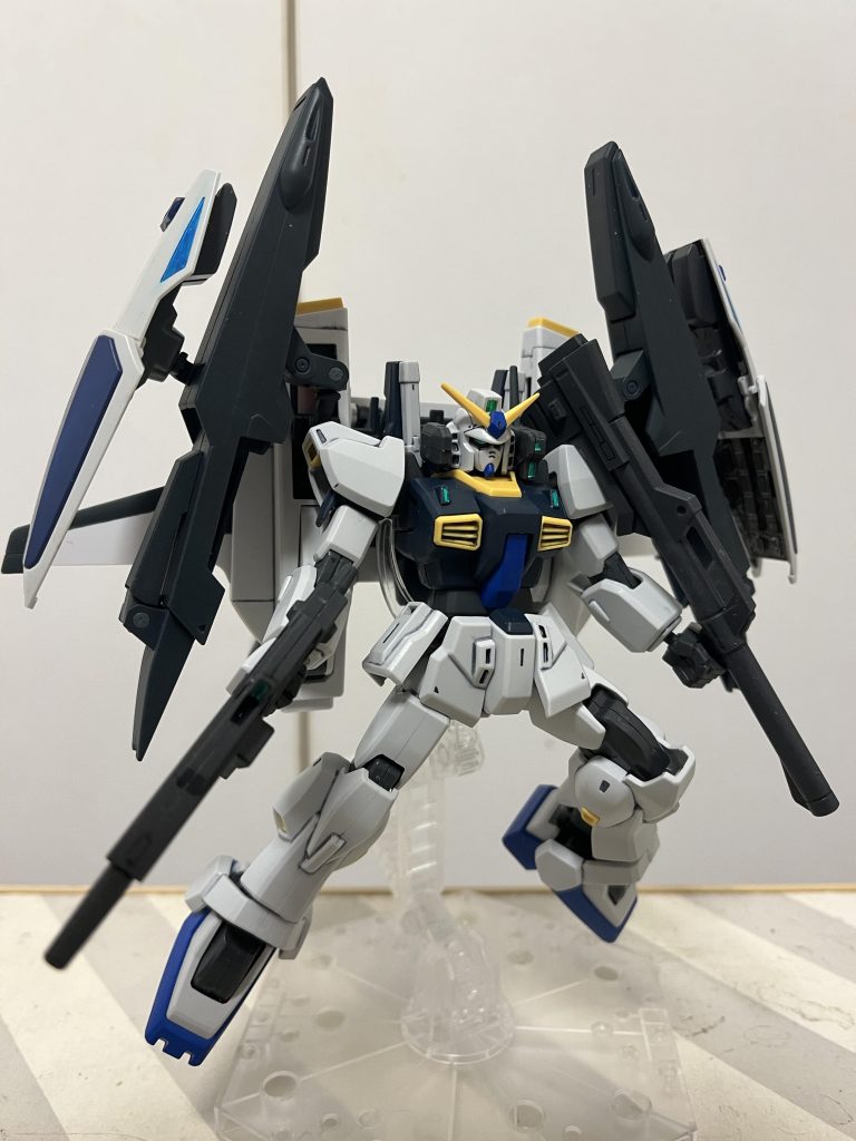 ジョイントが共通なので、オリジナルギミックのダブルシールドにも出来ますwでもカッコいいと思う!あ、2枚目のシールドはビルドガンダムMk-Ⅱの物です。スパガンのキットには1枚しか盾は付属しません。念の為!