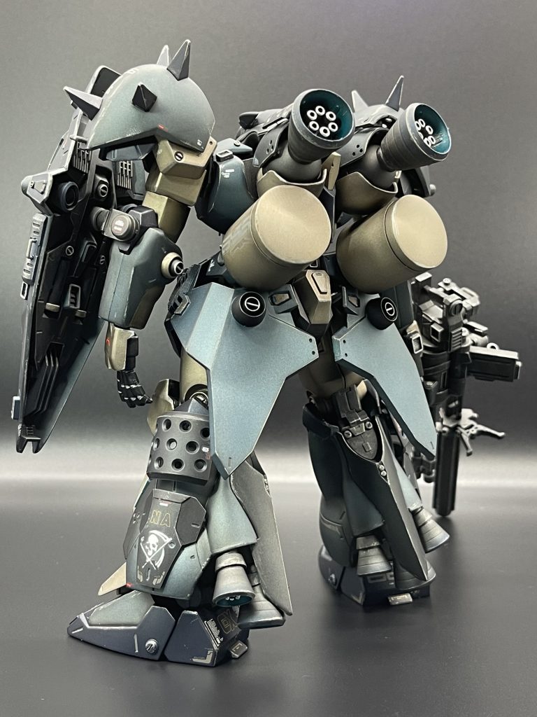 今回はマフティーの反乱以降、宇宙へ展開した残党過激派らを含む、新興武装勢力によって運用されるMSというオリジナル設定。