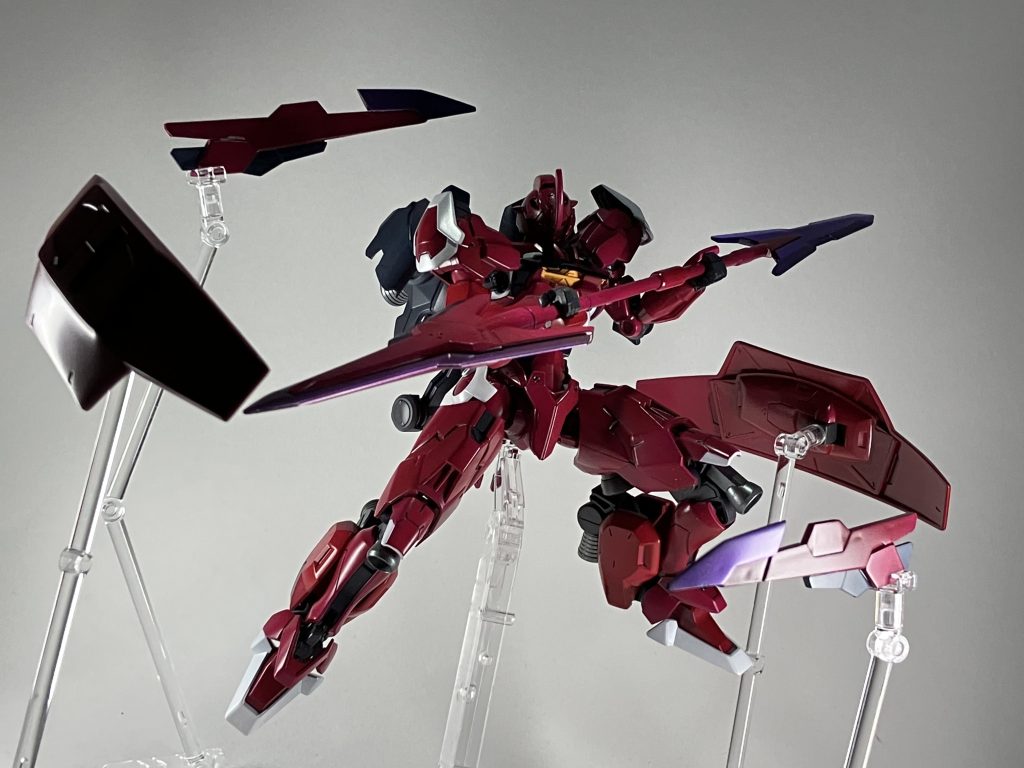 武装はビームジャベリン、一応ビームライフル、そして本機オリジナルのブレードビット戦闘中は基本シールドとビットが浮遊しているイメージです。