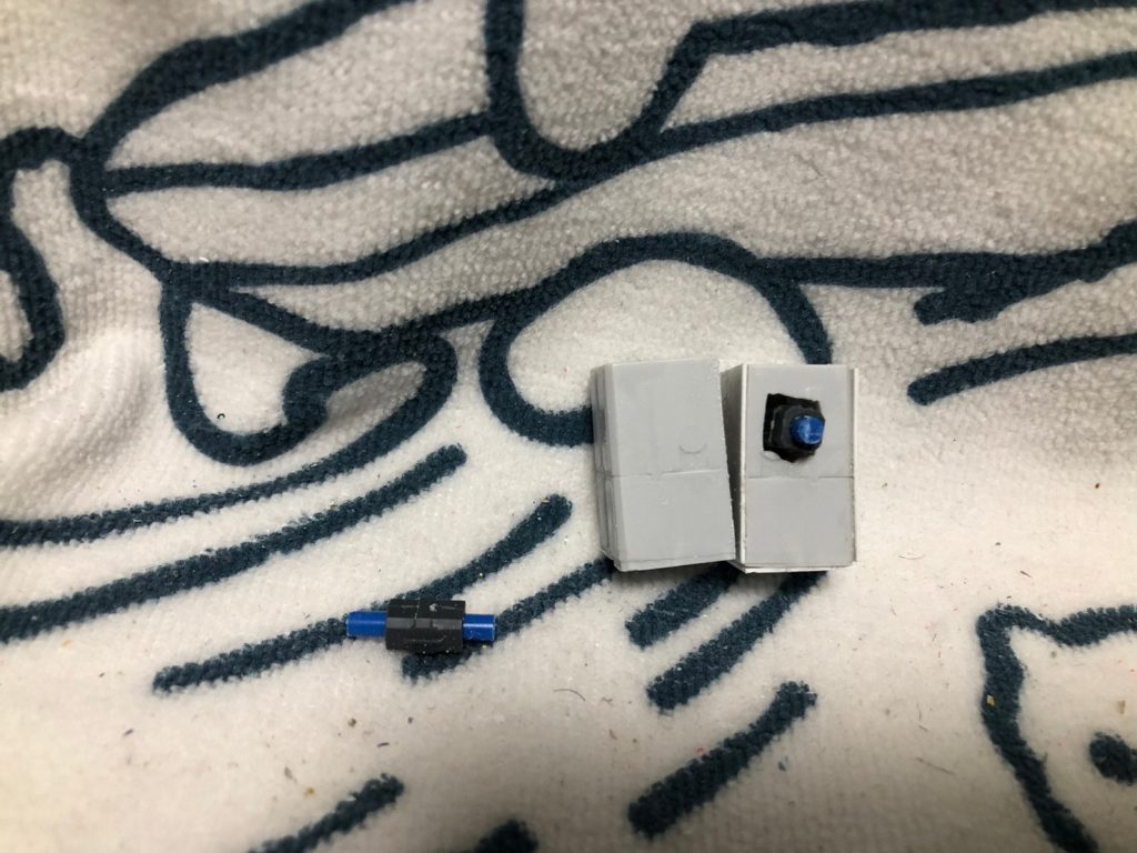 ミサイルの接続箇所に穴をあけバトルアームのジョイントと3ミリランナーパーツを使い接続。