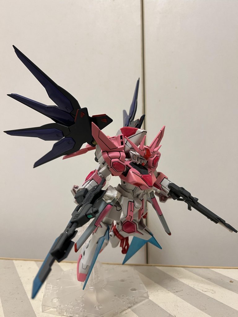 左手はEGストライクのライフルを持たせてます。ただし…