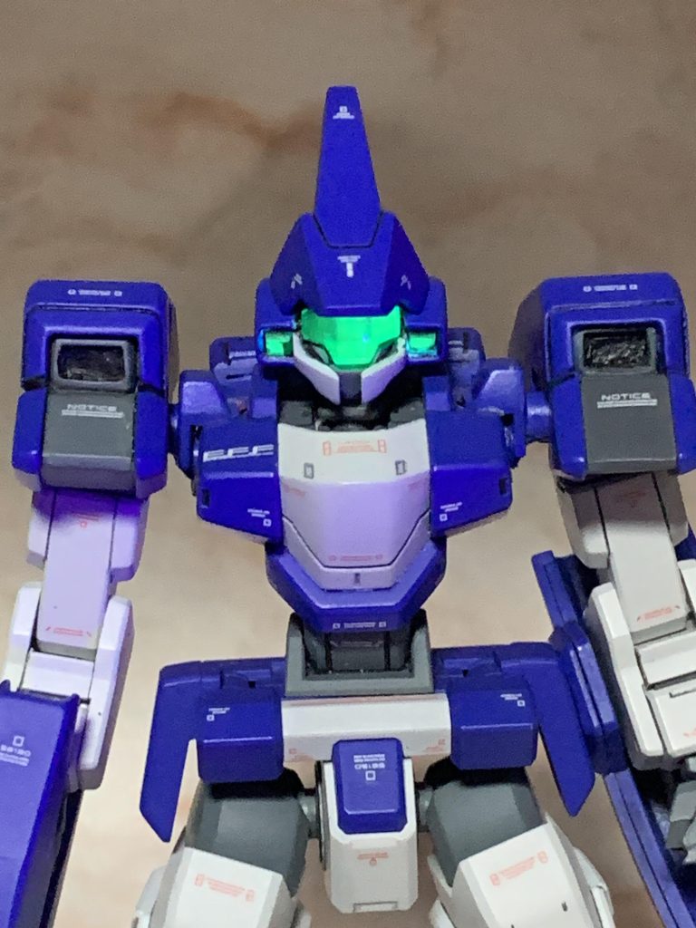 頭部カメラ部は蛍光クリアを吹いて、ブラックライトでの発光を再現できます。