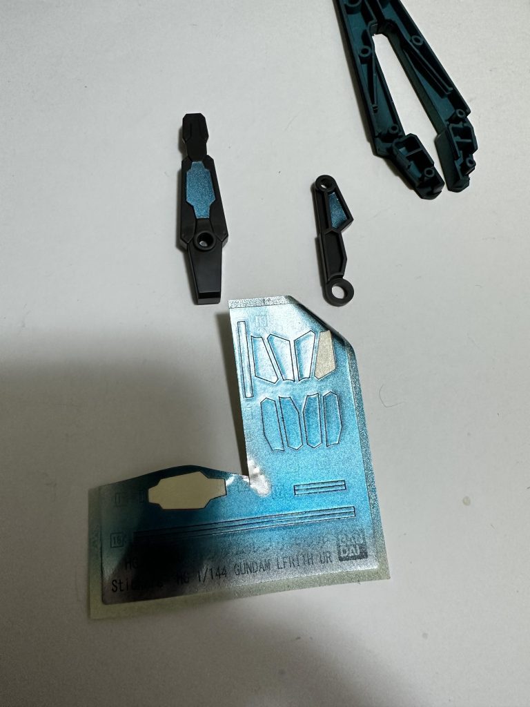 シールに黒サフ→シルバー→蛍光ブルー