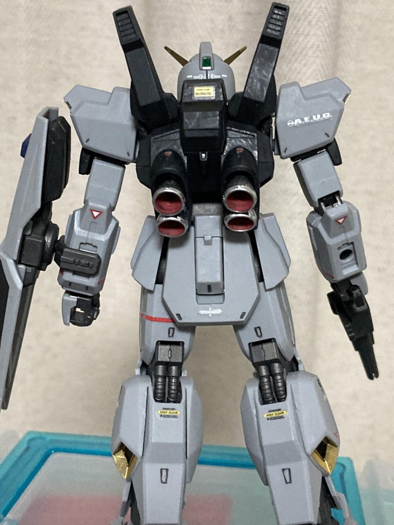 おっさんなんでバーニアは銀に赤