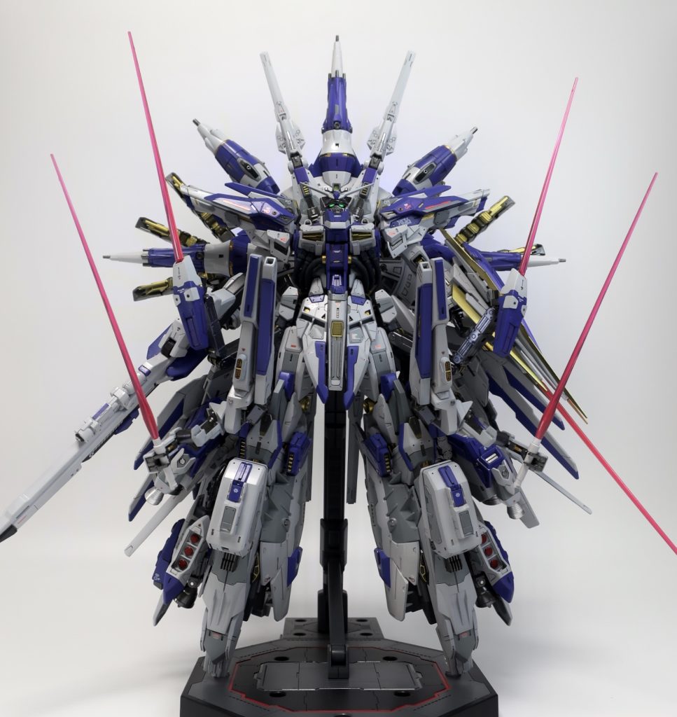 遠隔操作式の腕や隠し腕など、ジオングやジ・Oなど歴代ラスボスの要素も取り入れてます