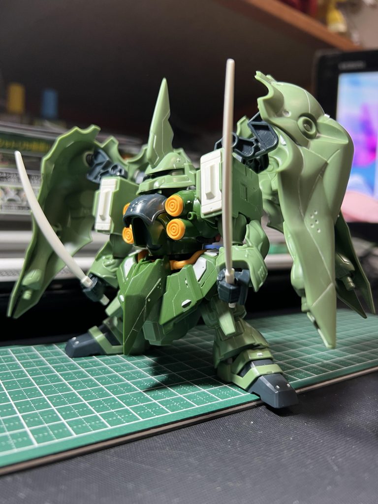 各所にプラ板貼ったり、スジボリ追加、ピンバイスで穴を開けたり、手を加えています