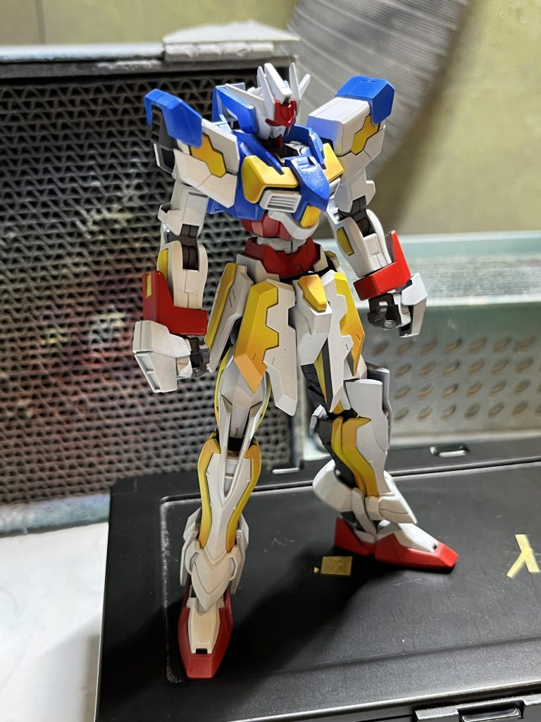 本体のみが塗装完了した状態、イエローにオレンジのグラデーションを加えエクスプロージョンのような発光してるような感じを再現してみました