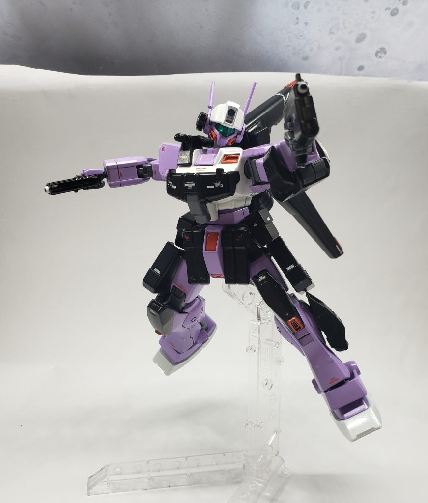 肩部装甲をパージした姿。本来裏の工作を行う機体であり、この状態が通常装備である。最低限のモビルスーツ戦のために二丁の実弾のマシンガン、ヒートサーベル。多目的の小型シールドとしての役割も持つ、腕部ミサイルポットを装備している。
