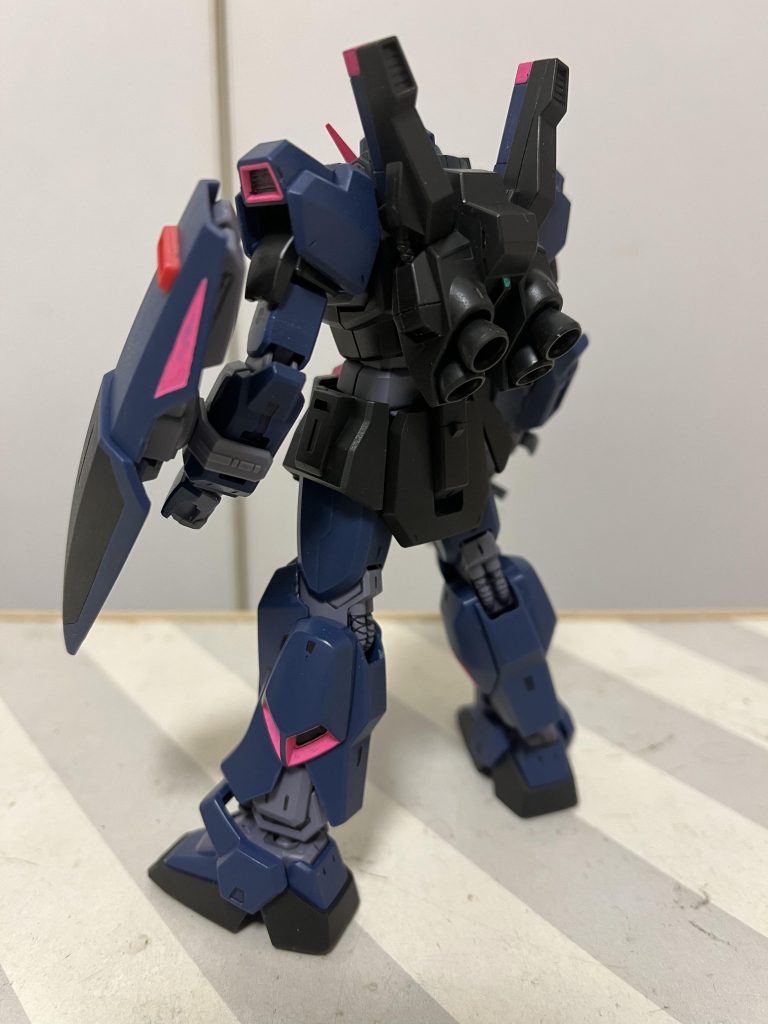 この系統のカラーだと、墨入れテキトーでいいから楽でいいw