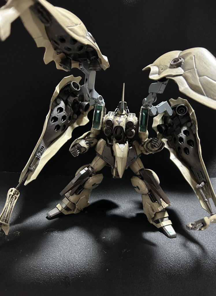 大型クロー4機で敵を捕まえ格闘orメガ粒子砲で敵へ攻撃したり掴んで投げたりできるなと撮影しつつ思いました😊