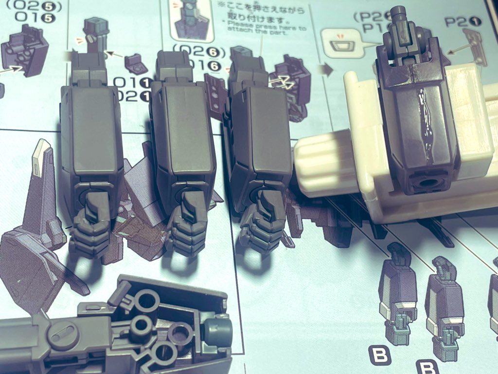 ちなみに右腕パーツはドーベンウルフキットの流用のようで合わせ目が発生してしまうので処理が必要なのですが、背中に積んである新規パーツは合わせ目も少ないしポリキャップレスで優秀なんですよね。ちゃんと関節が動くならそちらをメイン腕にした方が綺麗になるかもしれません。