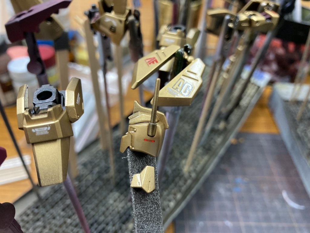 デカールワークとクリア塗布。