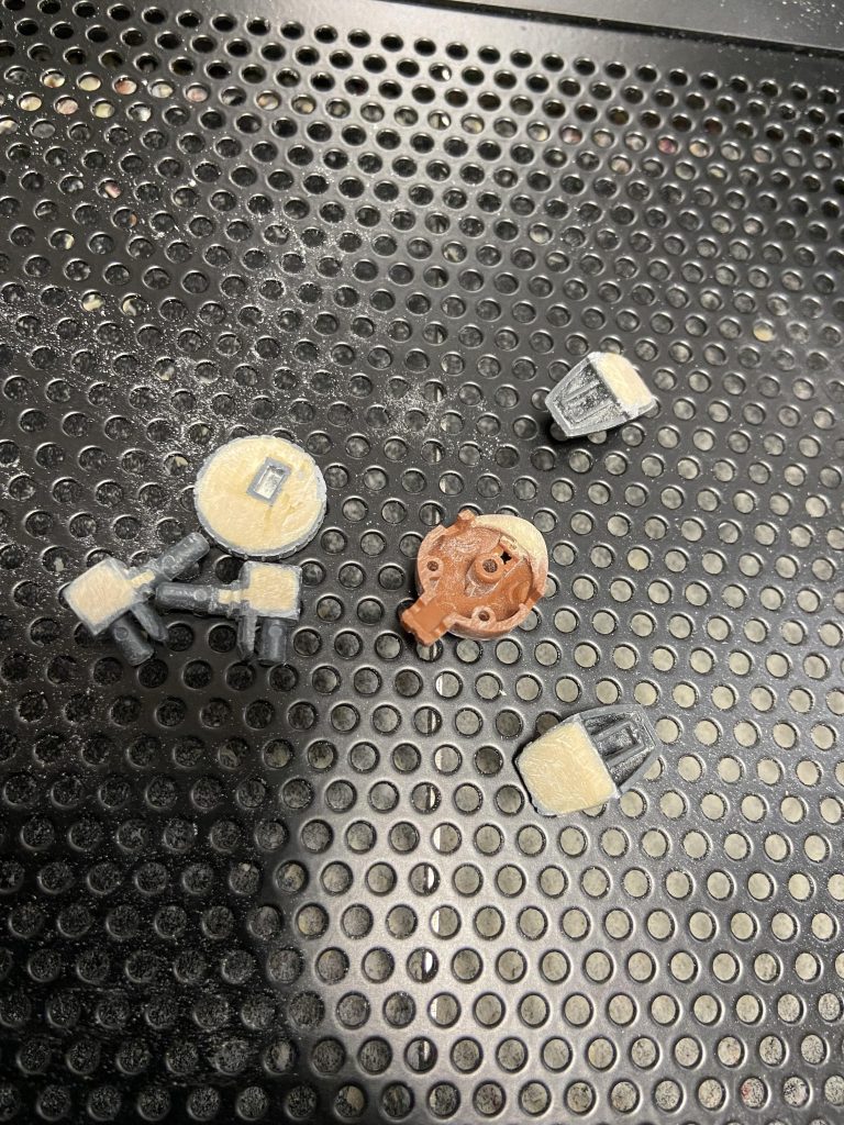 写真を撮り忘れましたが穴埋めと太ももも少し延長しています。