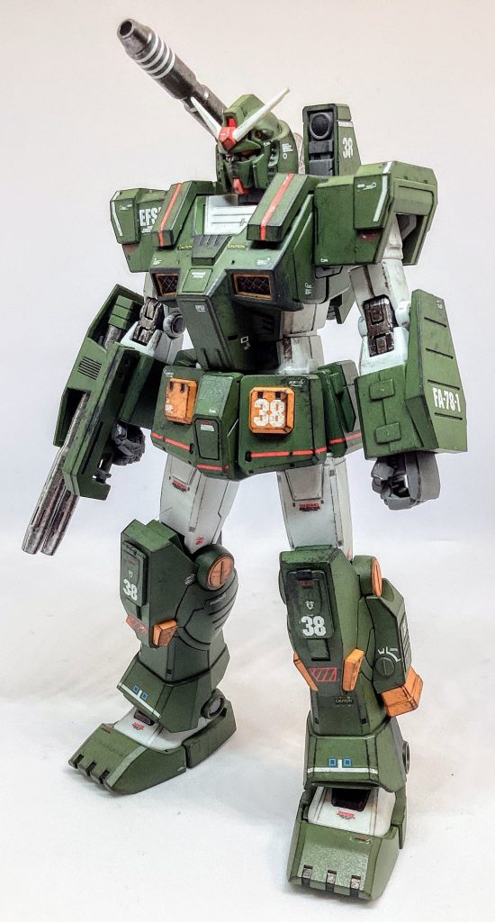 サンボル用のデカールを使って追いデカールしてあります。剥がれたりちぎれたり無くなったり、デカール貼りに3日費やす地獄の作業でした…。