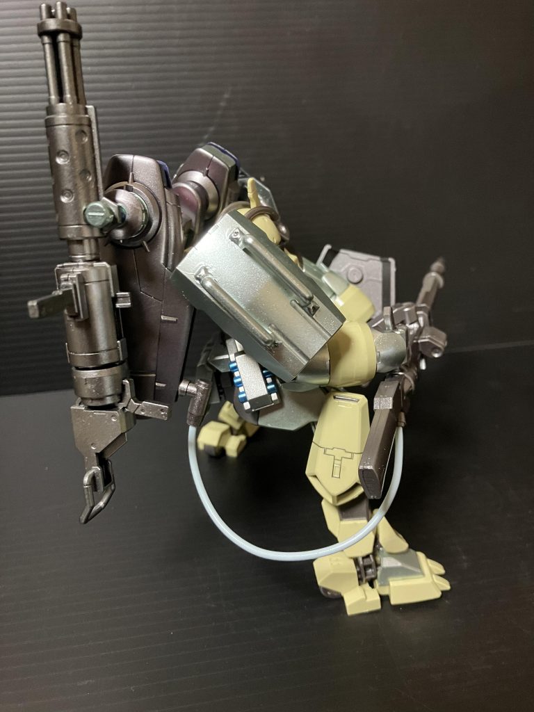 これ本来はビームサーベルのマウント箇所なんですが、ここからエネルギー供給できるんですかね？