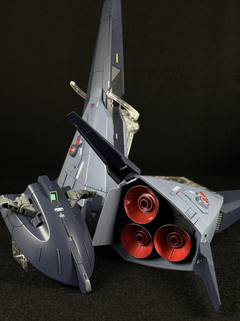 ◎背部・尻尾（？）は 合わせ目処理＋後ハメ加工・ブースター先端に 銃口を別途作成・バーニアの縁は 薄く加工