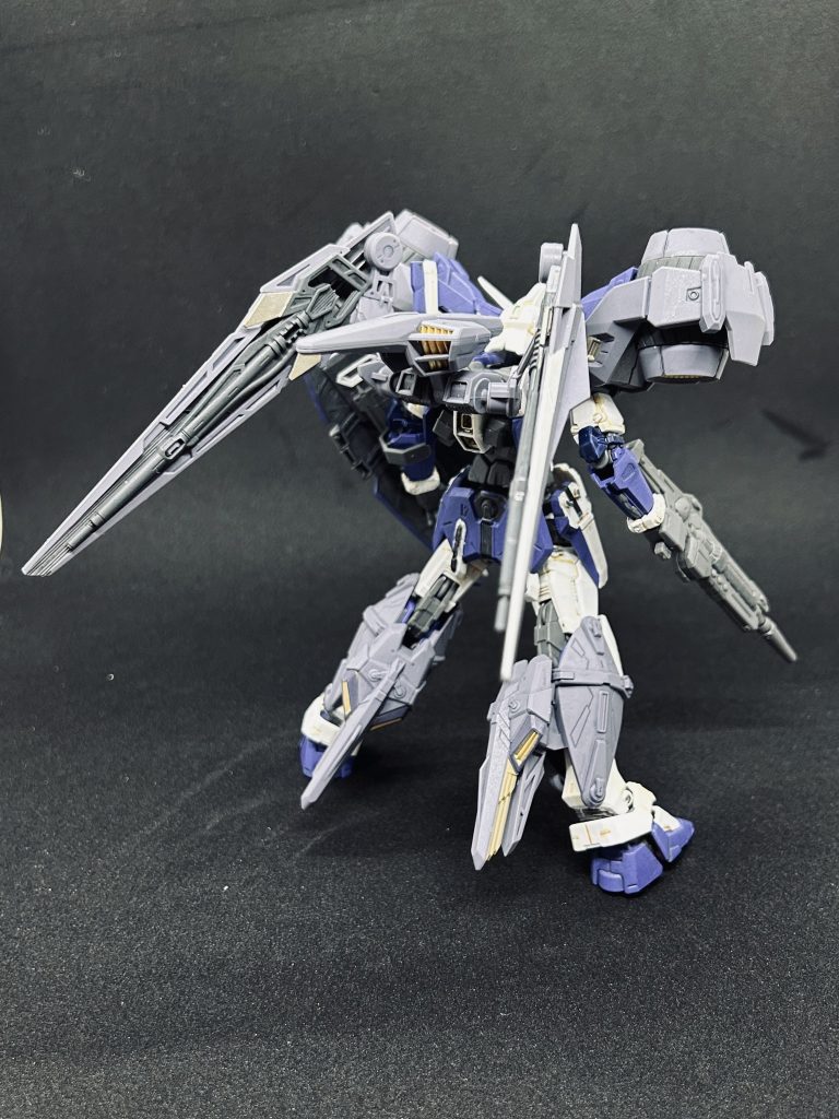 唯一の工作らしい工作はこのユニットに搭載されているビームキャノンの砲口にピンバイスで穴を開けた程度です。