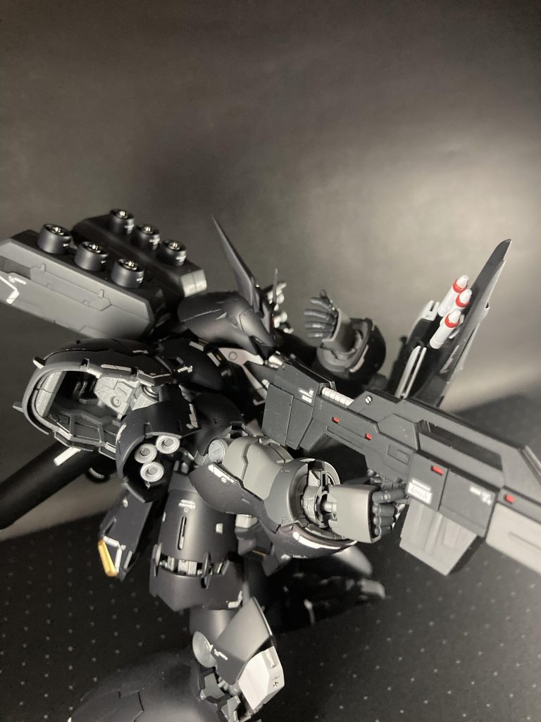 分かりづらいですが、ファンネル先端もメタルパーツに変更しています。