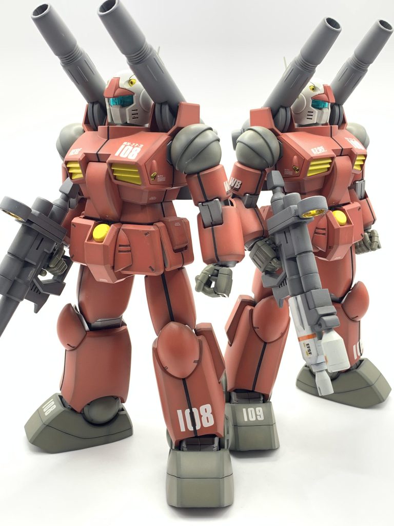 ガンキャノンは2機必要なので、同時に2体作りました。ハヤト機の109はビームライフルをオリジナルに加工しました。