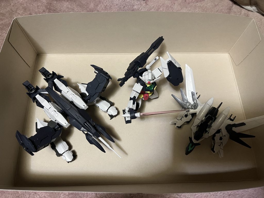 メルクワンの武器を装着してるので外してしまったガトリングガンは引っk…背中にマウントしています。