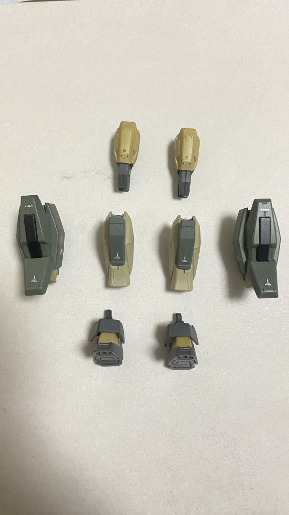 また、脚部はAGE-1グランサの機構をそのまま流用しており基本的には装着されたまま運用されるが、コロニー内や市街地など重量規制の厳しい任務では取り外して運用することも可能。むろん、戦地でパージすることも可能なため汎用性を犠牲にする事はない。常時装着されたままなのは8割の任務がテロリストの鎮圧であり、被弾しやすい脚部の防護のため。