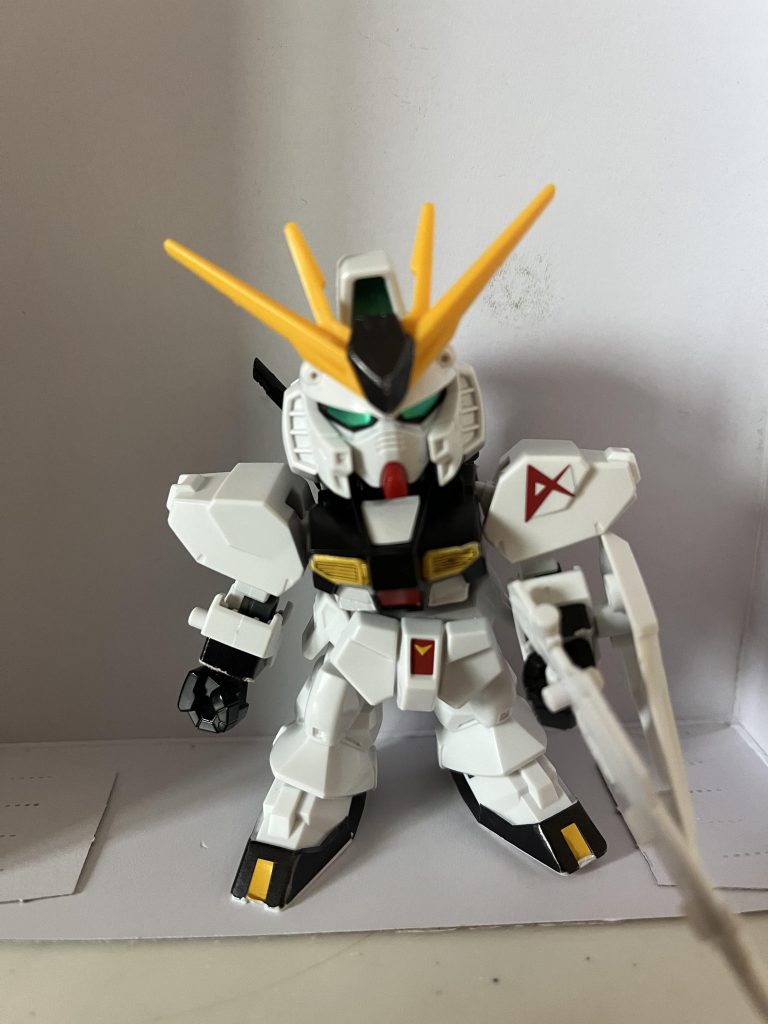 息子のνは日々恐竜との戦闘に明け暮れ、シールも剥がれて来てますが、息子見てるとプラモの本来の遊び方ってあれだよな〜とも思います。関節部は度重なる改修により、元々より強化され恐竜に負ける事が減ってますw改修には折れたカーボン釣竿の穂先を使い丈夫にしなやかにガンダリウム並みの強度に！