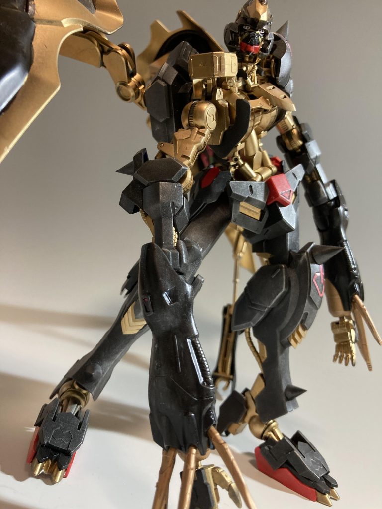 叫ぶかのような姿