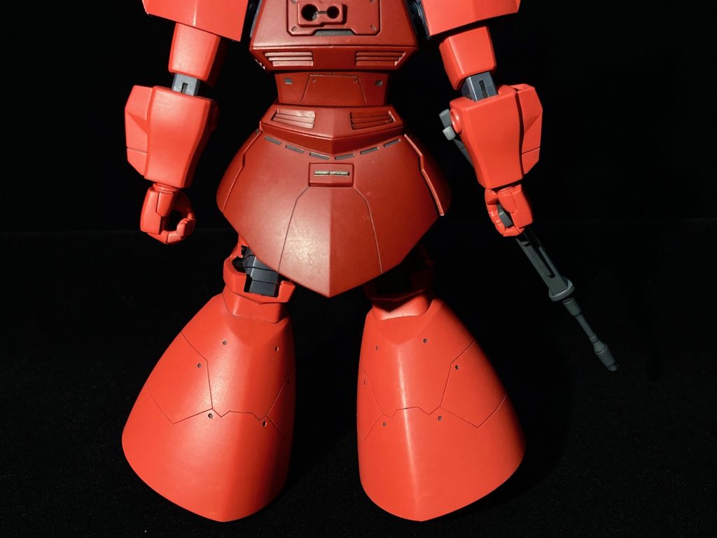 今回一番頑張ったポイントは間違いなくスジボリ追加。腰、尻、脚にかけて追加してみました。Ξガンダム製作の時にチョットだけスジボリやりましたが、こんなにガッツリ入れたのは初。ましてや曲面部分ということで苦戦しましたが、おかげさまでディティールアップと経験値を手に入れました。