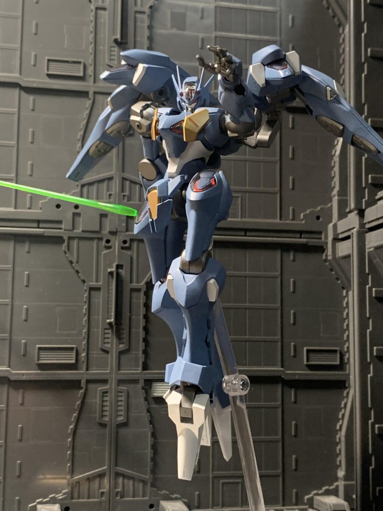 うまく見えないようにしてますが、実はけっこう塗膜が剥がれてしまってます。最初サフを吹かずに塗り始めたので、塗膜が弱いところがあります。サフの偉大さを実感しました。