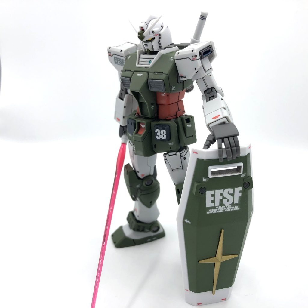 プレバンから着弾する前からの構想で着弾前からオリジンガンダムを再度購入して準備してました。頭部、腹部などはオリジンガンダムのパーツを使っています。