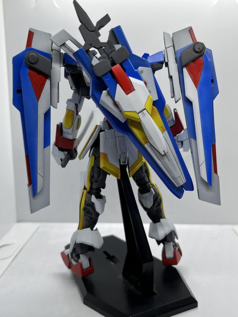 背面です、N-EXTREMEガンダム特有の文字型で背負う文字はNこのNバインダーにはさまざまな機能や武器を搭載しております