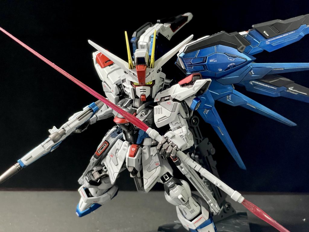 MA-M01 ラケルタ・ビームサーベル アンビデクストラス・ハルバードどうもこの半可動ハンドパーツは握った状態が締まらない。ハンドパーツ(握り、平手、武器持ち)は差し替えの方がいいなー。